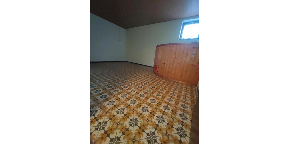 Doppelhaushälfte mit Garage, 3 Stellplätze, Terrasse & Balkon 6 zimmer