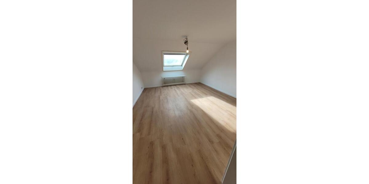 Dachgeschoßwohnung Walzbachtal - 4 Zimmer, 81 m&sup2;, 950&euro; | Angebot:25231301