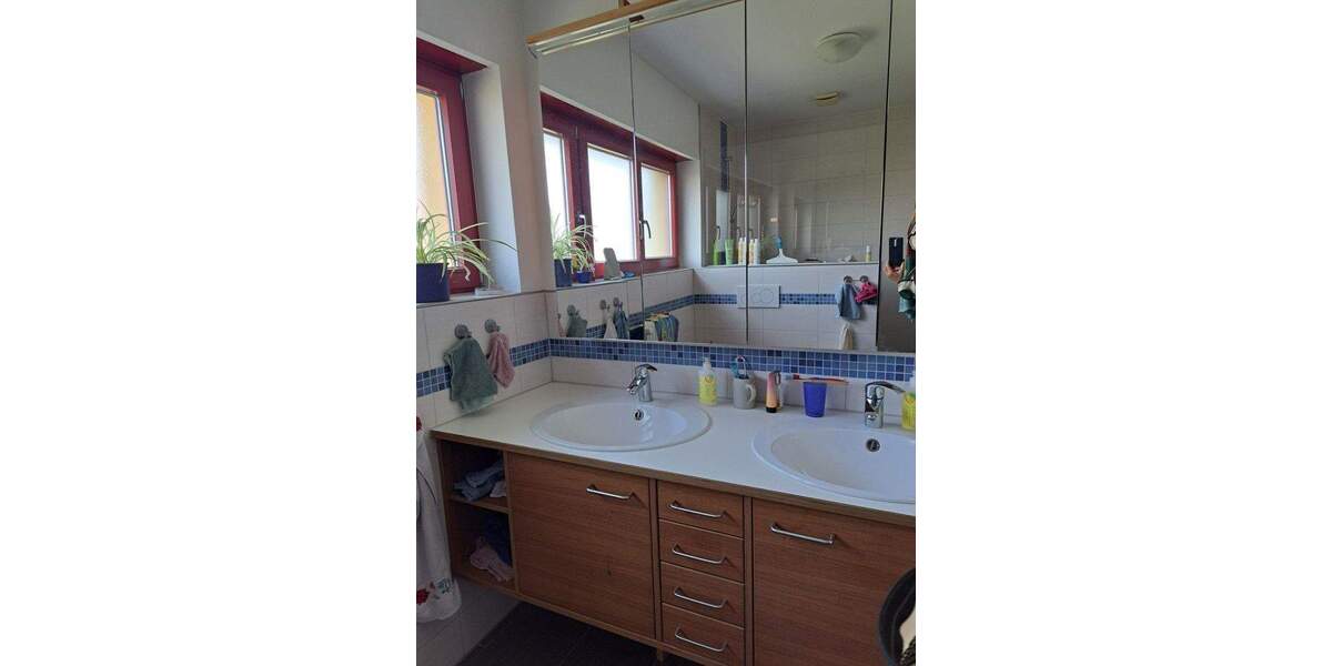 Lichtdurchflutetes Reihenmittelhaus in sehr gutem Zustand 6 zimmer