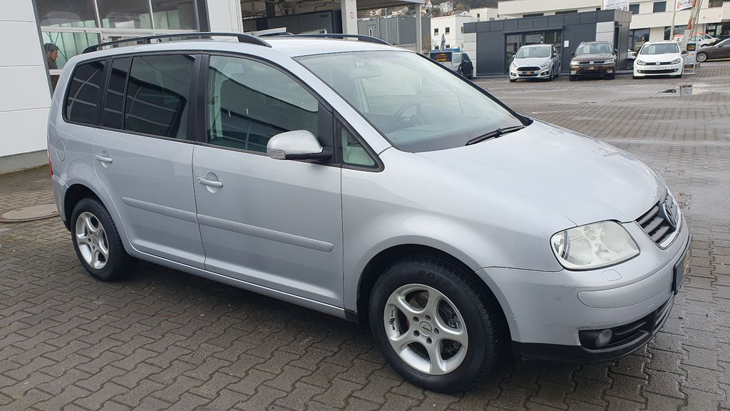 VW Touran 238.561 km 1.950 &euro; Mühlacker / Enzberg 75417