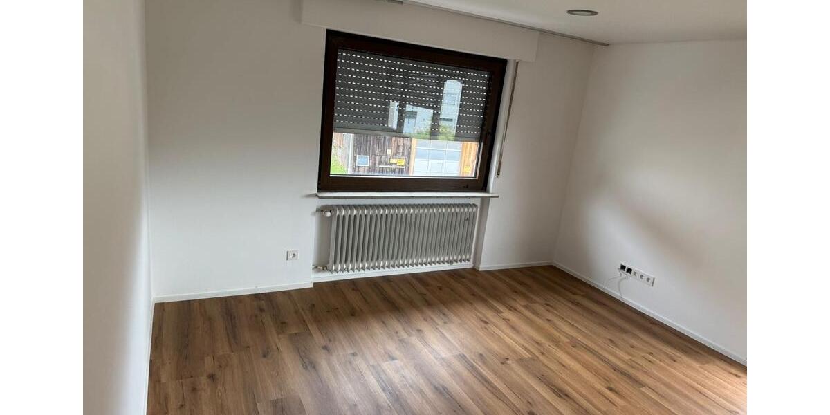 Dachgeschoßwohnung Schwieberdingen - 4 Zimmer, 100 m&sup2;, 1.550&euro; | Angebot:26692428