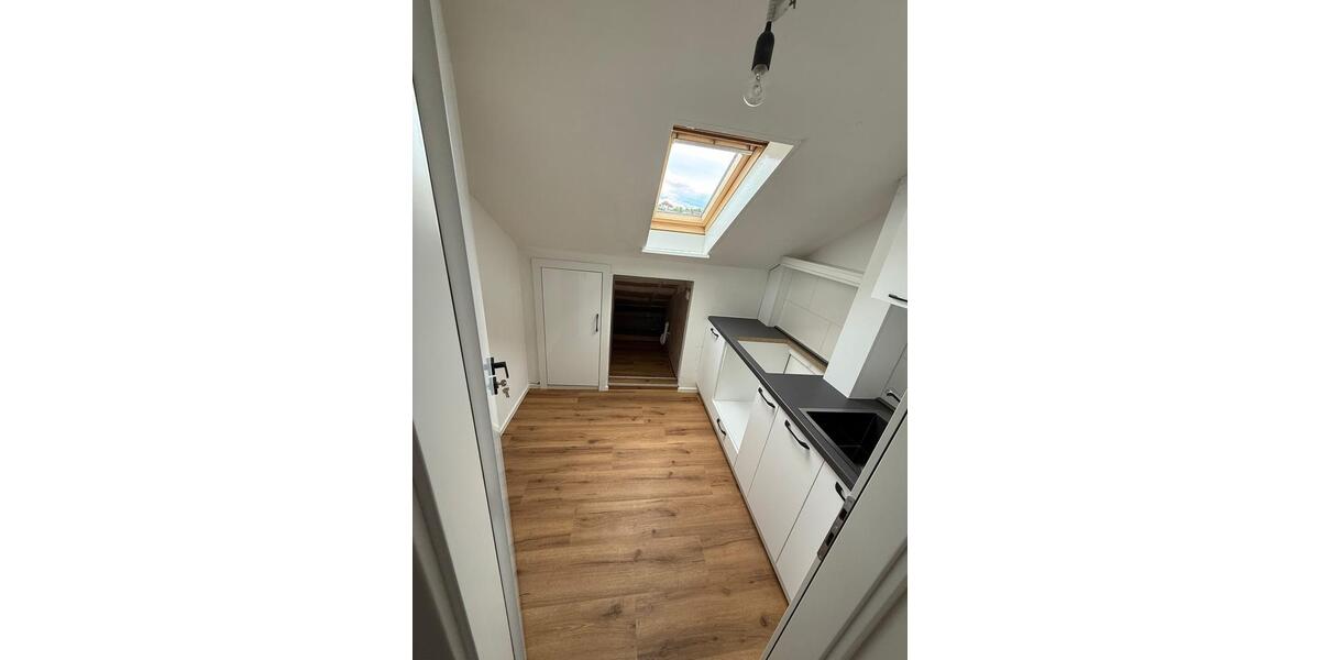 Dachgeschoßwohnung Schwieberdingen - 4 Zimmer, 100 m&sup2;, 1.550&euro; | Angebot:26692428