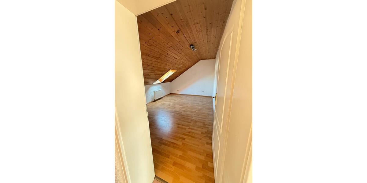 Etagenwohnung Karlsruhe Hagsfeld - 5 Zimmer, 110 m&sup2;, 1.500&euro; | Angebot:26161281