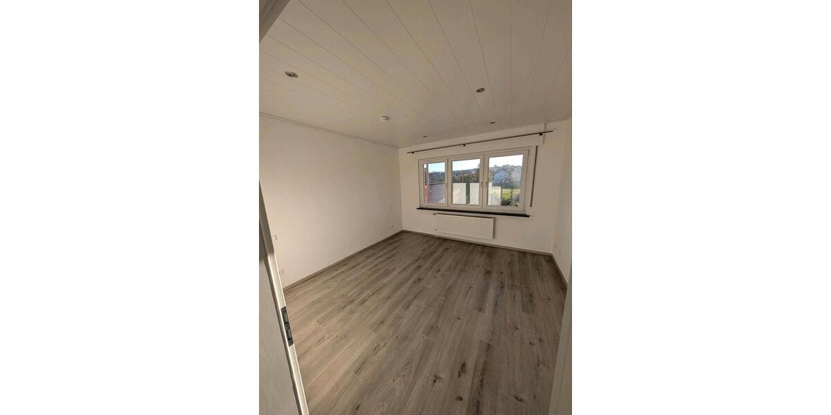 Erdgeschoßwohnung Remchingen - 4 Zimmer, 106 m&sup2;, 1.200&euro; | Angebot:25311199