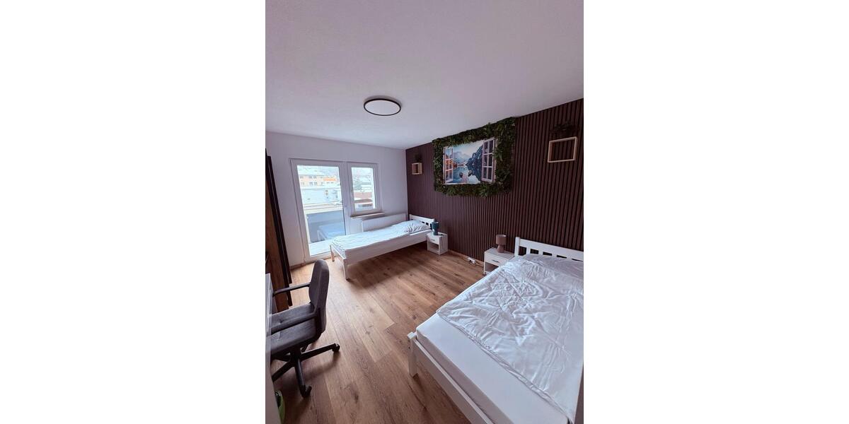 Etagenwohnung Pforzheim Nordstadt - 8 Zimmer, 15 m&sup2;, 500&euro; | Angebot:25642687