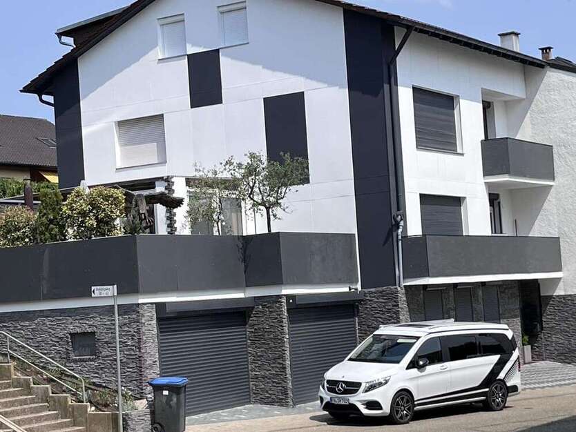 Haus zum Kaufen in Pforzheim 1.149.500 € 380 m²