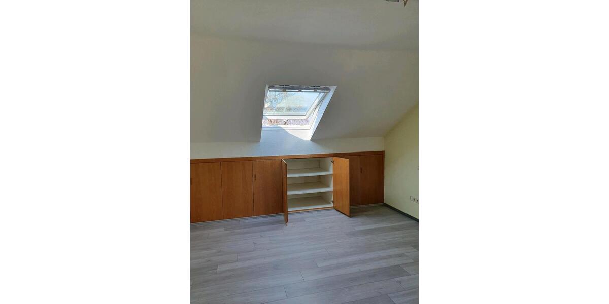Dachgeschoßwohnung Kraichtal - 3 Zimmer, 80 m&sup2;, 620&euro; | Angebot:25319625