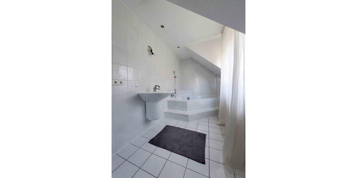 Einfamilienhaus Sersheim - 7 Zimmer, 185 m&sup2;, 1.900&euro; | Angebot:25267580