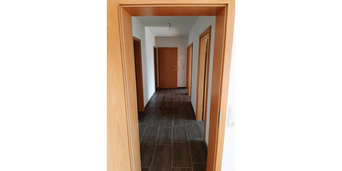 Etagenwohnung Sachsenheim - 4.5 Zimmer, 94 m&sup2;, 1.250&euro; | Angebot:25821678