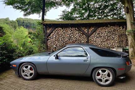 Porsche 928