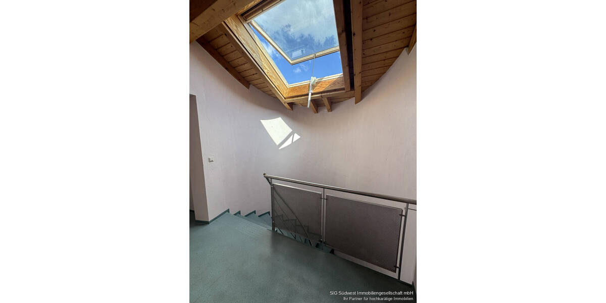 Charmante Dachgeschoßwohnung mit Terrasse und Tiefgaragenstellplatz + Keller am Wildpark Pforzheim 3 zimmer