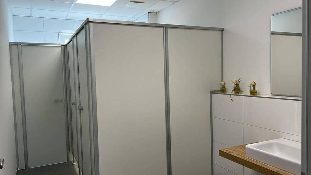 NEUBAU: Möblierter Büroraum mit Küche und Meeting-Bereich - All-in-Miete