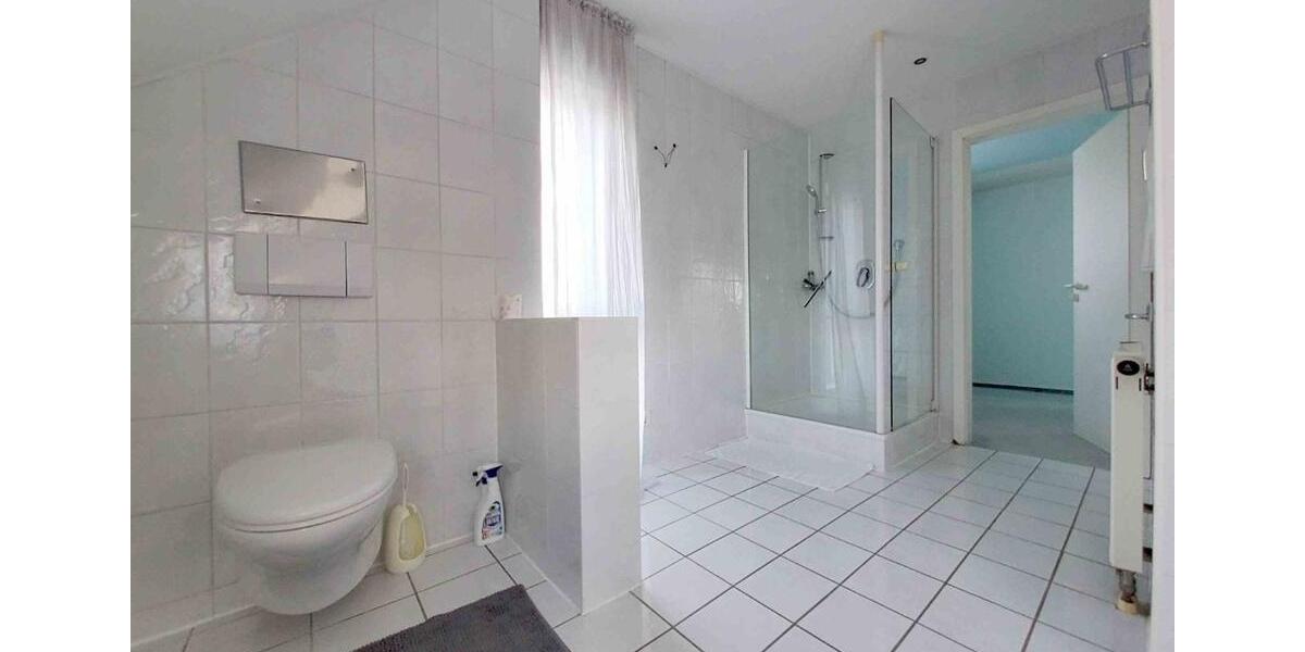 Einfamilienhaus Sersheim - 7 Zimmer, 185 m&sup2;, 1.900&euro; | Angebot:25267580