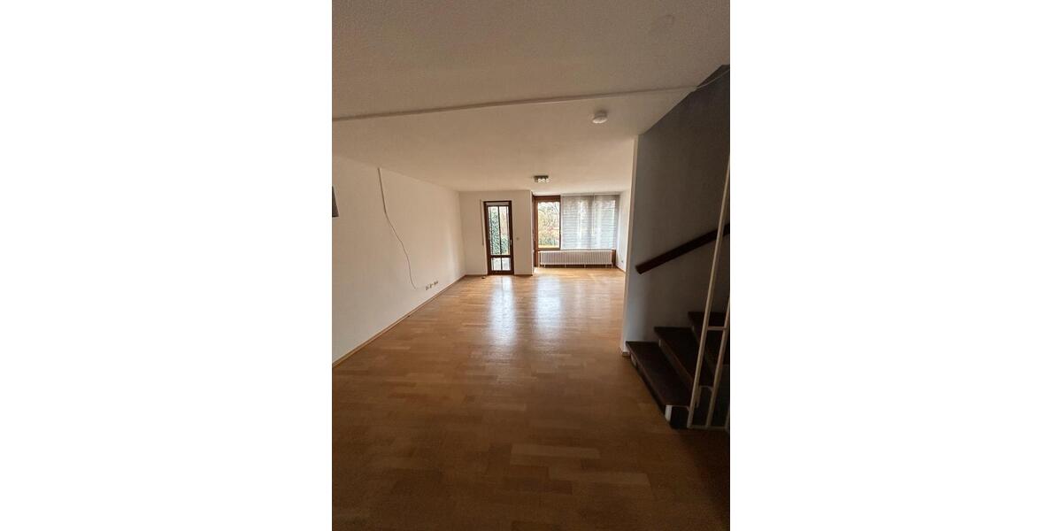 Reihenhaus Ditzingen - 5.5 Zimmer, 120 m&sup2;, 1.800&euro; | Angebot:25646253