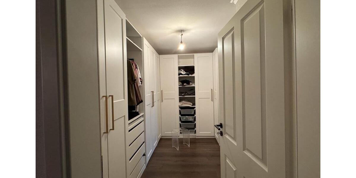 Kernsanierte EG-Wohnung (208 m²) mit großer Terrasse 6 zimmer