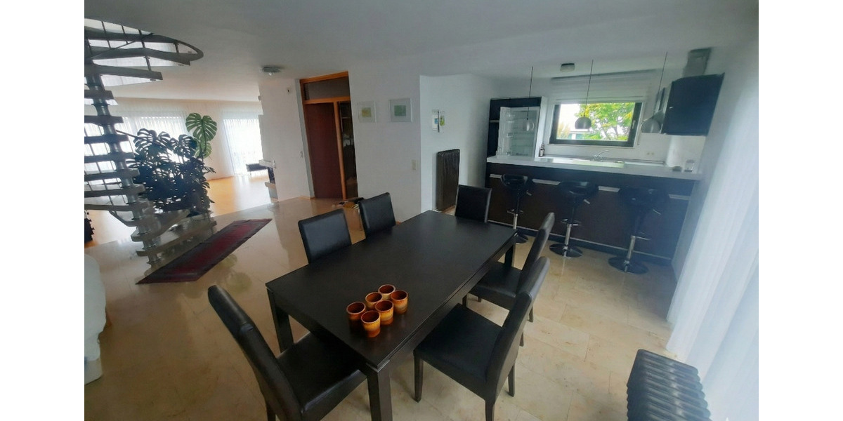 Exklusive Doppelhaushälfte mit spektakulärem Panoramablick 4.5 zimmer