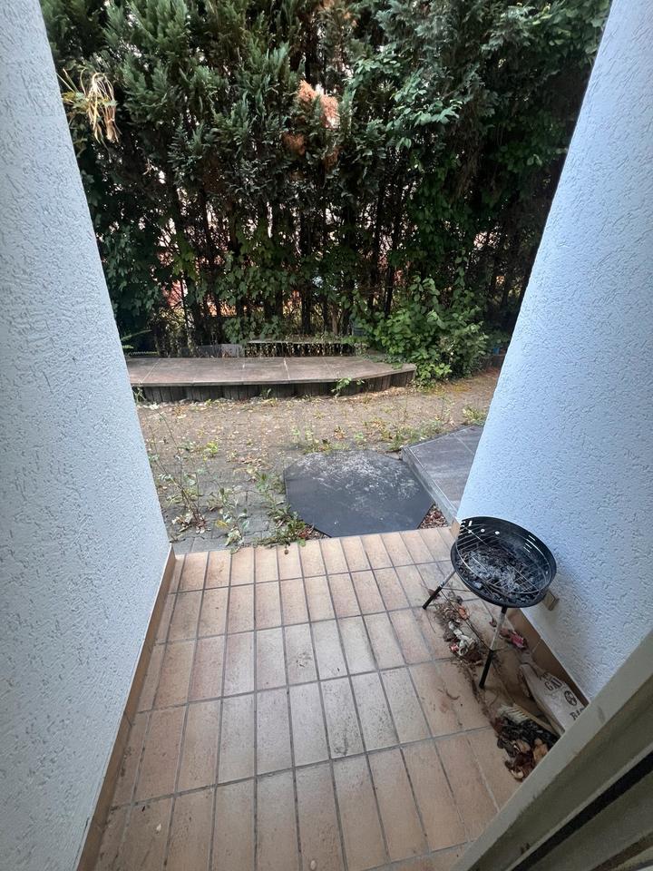 Vollständig möblierte 1-Raum-Wohnung mit Balkon und Stellplatz