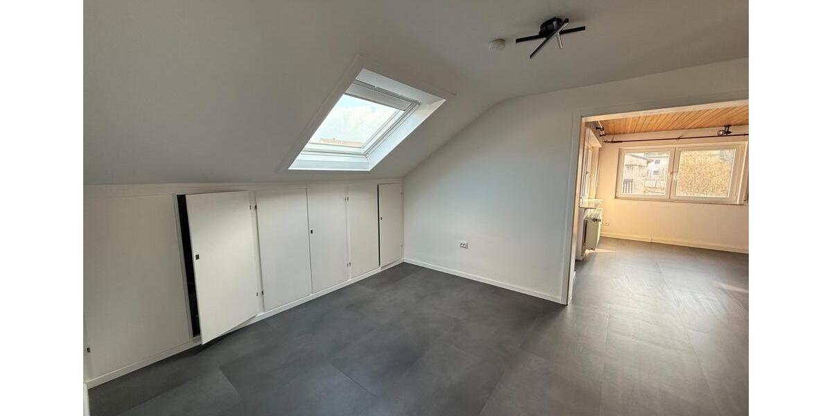 Dachgeschoßwohnung Walzbachtal - 2.5 Zimmer, 70 m&sup2;, 700&euro; | Angebot:26086197
