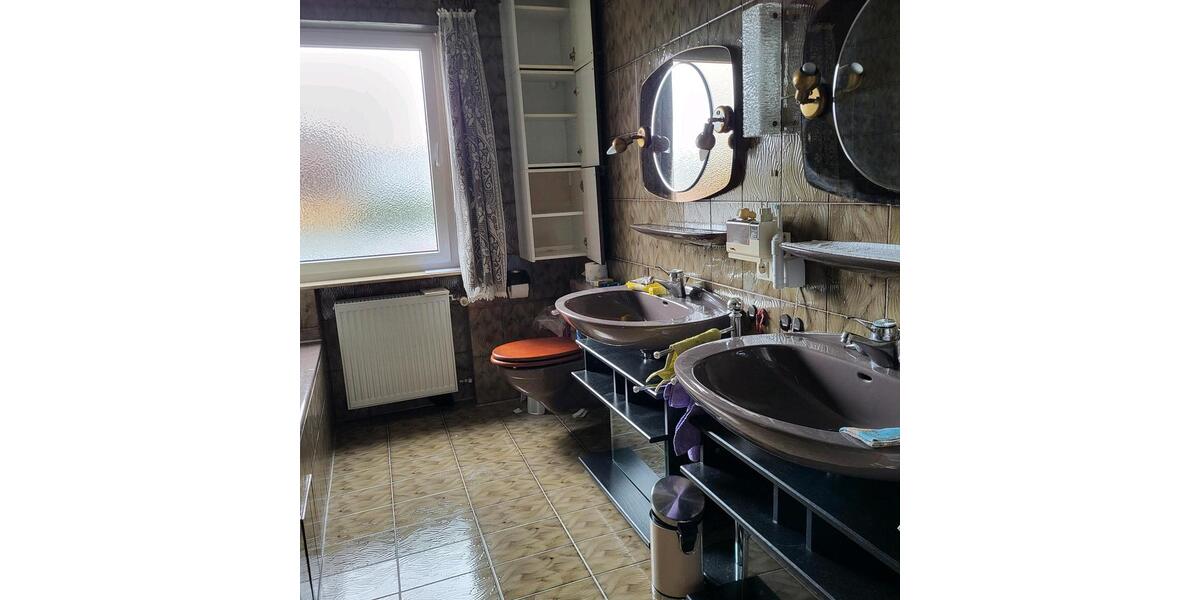 REIHENHAUS Einfamilienhaus Leonberg, 148m2 Wfl, 2 Garagenplätze 6 zimmer