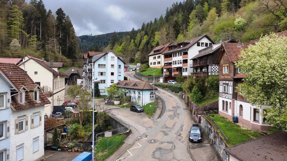 Mehrfamilienhaus, Wohnhaus Bad Wildbad - 8 Zimmer, 240 m&sup2;, 315.000&euro; | Angebot:26210693