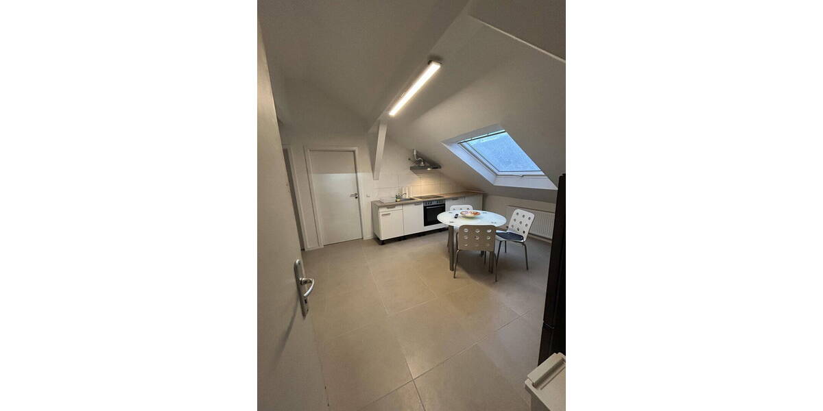 Etagenwohnung Karlsruhe Oststadt - 3 Zimmer, 15 m&sup2;, 450&euro; | Angebot:26791677