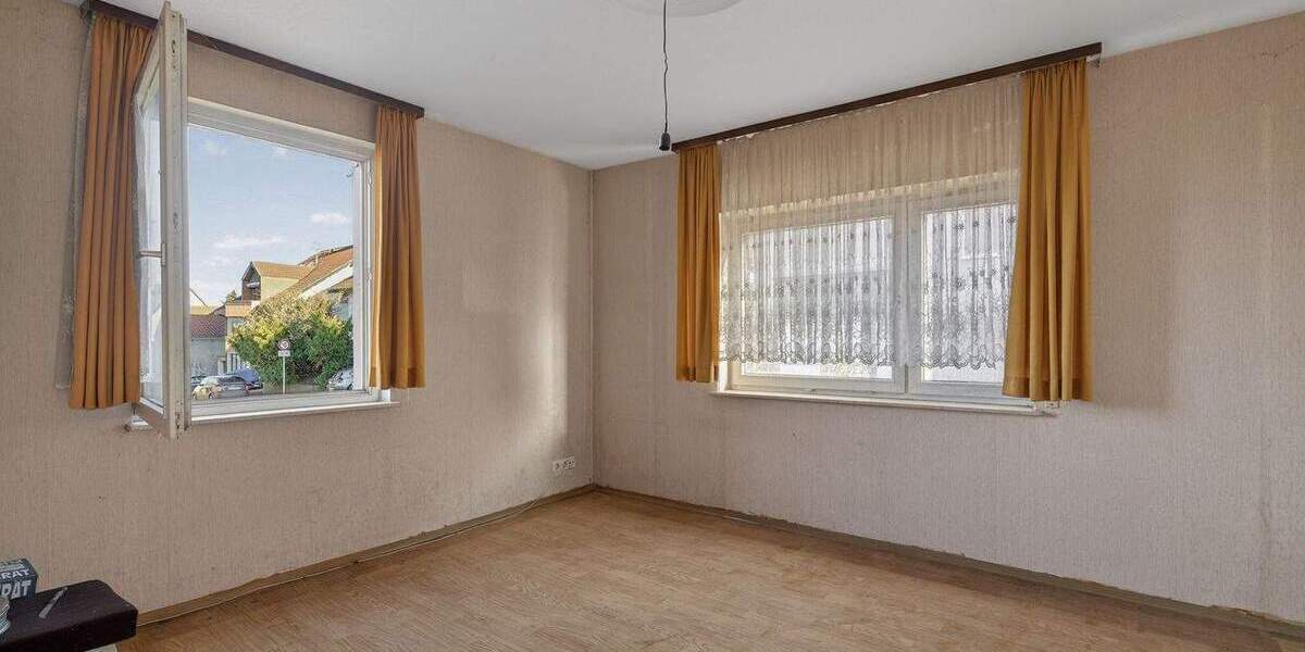 Mehrfamilienhaus, Wohnhaus Karlsbad / Auerbach Auerbach - 6 Zimmer, 153 m&sup2;, 195.000&euro; | Angebot:25425143