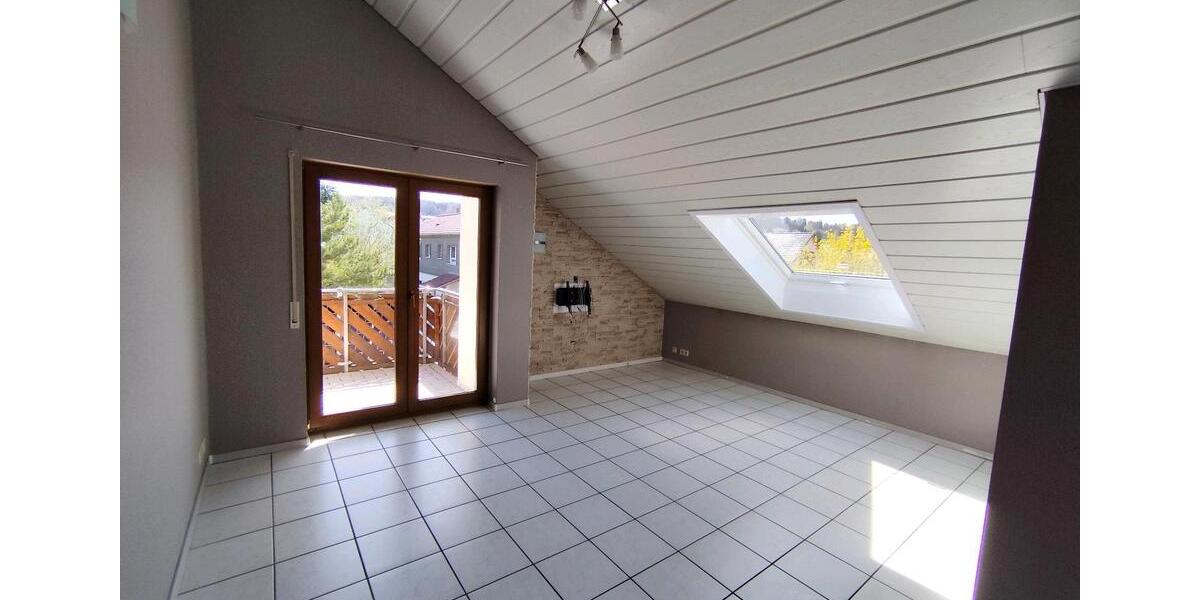Dachgeschoßwohnung Neuenbürg - 2.5 Zimmer, 68 m&sup2;, 790&euro; | Angebot:26348666